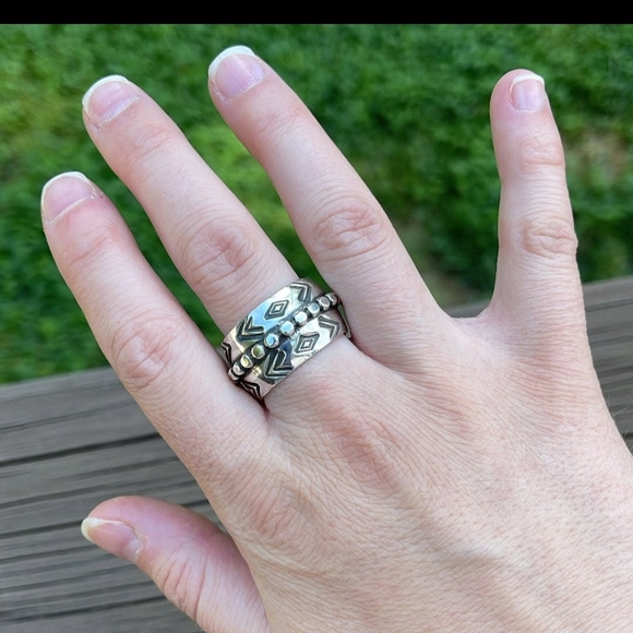 Arrow And Center Beading Wide Stamped Sterling Silver Ring - Picture 2 of 3